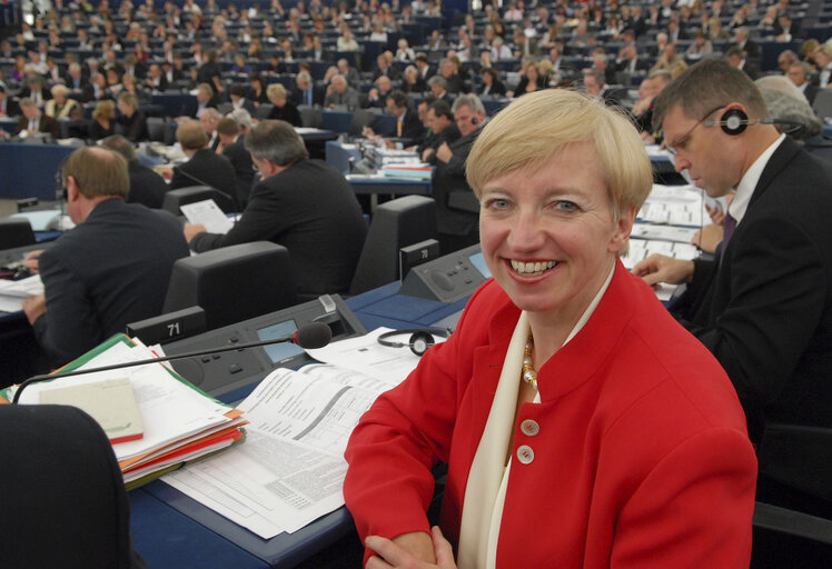 Zdjęcie 2: MEP Maria MARTENS attends a plenary session in Strasbourg