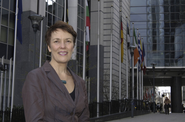 Foto 9: Portrait of MEP Satu HASSI in Brussels