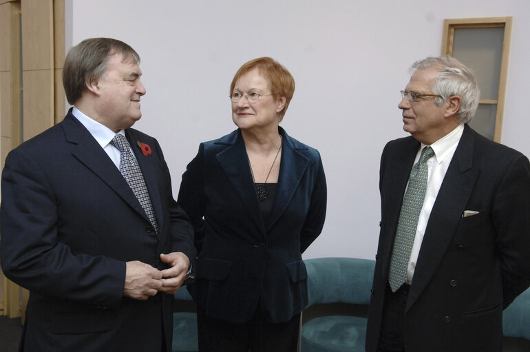 Fotografija 2: EP President meets with Finnish President and UK Deputy Prime Minister in Brussels