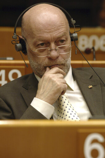 Foto 4: Portrait of MEP Horst POSDORF in Brussels