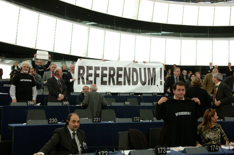 Fotagrafa 37: Plenary session in Strasbourg - Proclamation and signing of the Charter of Fundamental Rights by EP President, President-in-office of the Council and Commission President