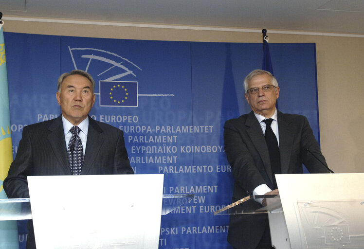 Zdjęcie 2: EP President holds a press conference with the President of Kazakhstan in Brussels