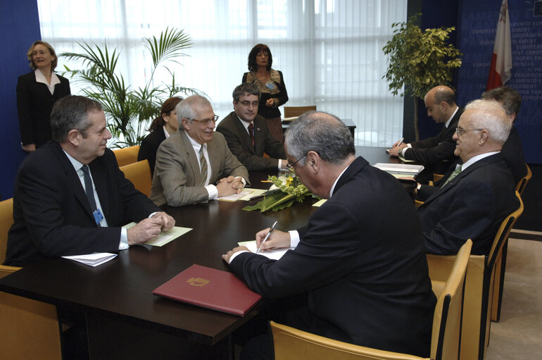 Fotogrāfija 1: Visit of the President of Malta to the EP in Strasbourg. Meeting with the EP President.