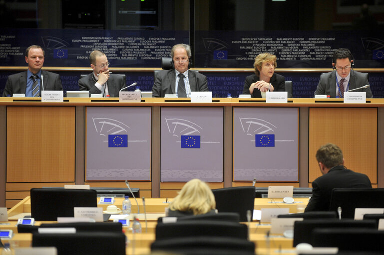 Foto 1: ENVI Committee meeting with the European Commissioner for the Environment.