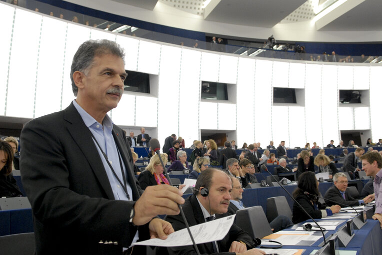 Fotografi 2: MEP Spyros DANELLIS in Plenary Session