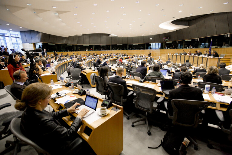 Fotografia 1: ECON Committee meeting: Discussion about the Eurozone Crisis