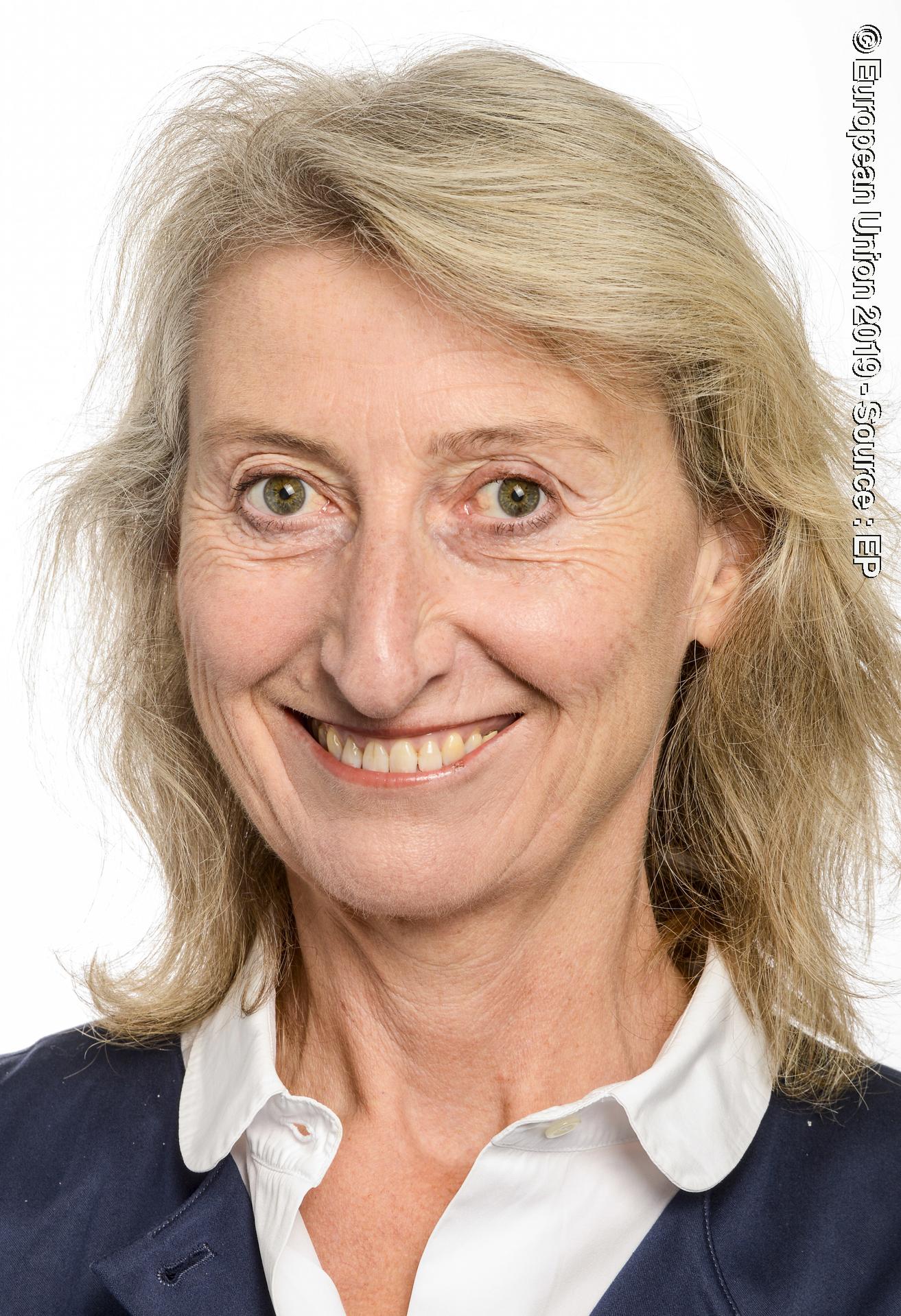 Photo 9: Catherine CHABAUD official portrait - 9th Parliamentary term