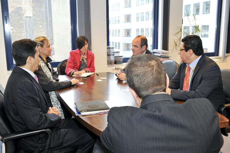 Director of the Media Directorate within the Directorate-General for Communication of the Parliament meets former Colombian Minister of Foreign Affairs, Minister of National Education