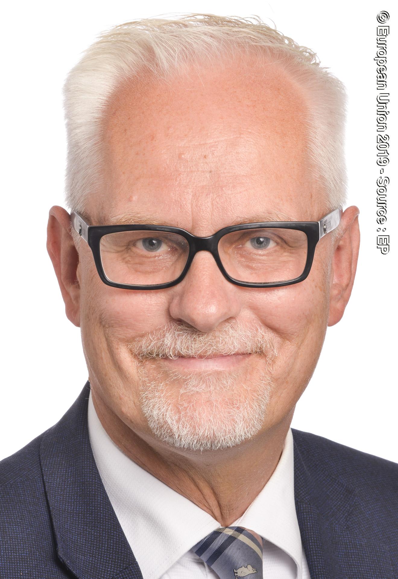 Fotografie 6: Petri SARVAMAA official portrait - 9th Parliamentary term