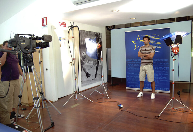 Foto 2: LUIS FIGO FOR EUROPEAN ELECTION