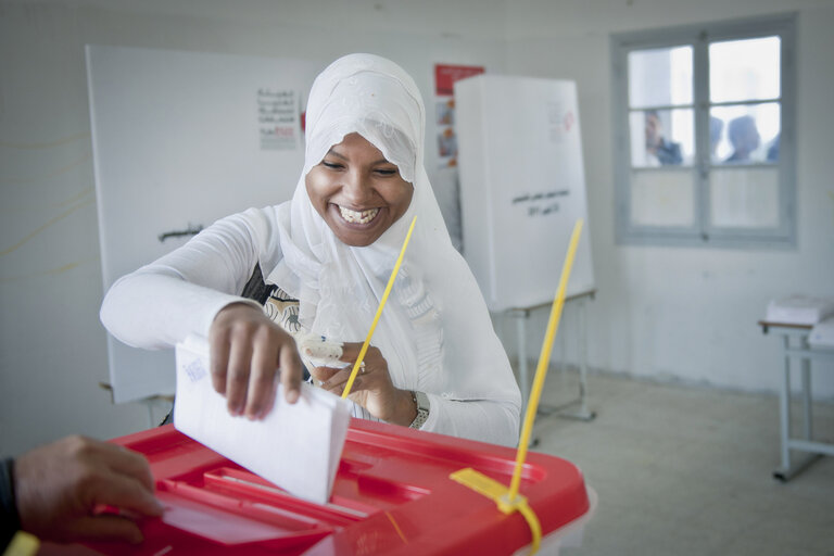 Fotografie 22: Mission to monitor the upcoming elections for a Constituent Assembly in Tunisia