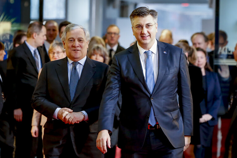 Zdjęcie 6: Antonio TAJANI - EP President meets with Andrej PLENKOVIC - Prime Minister of Croatia - Arrival