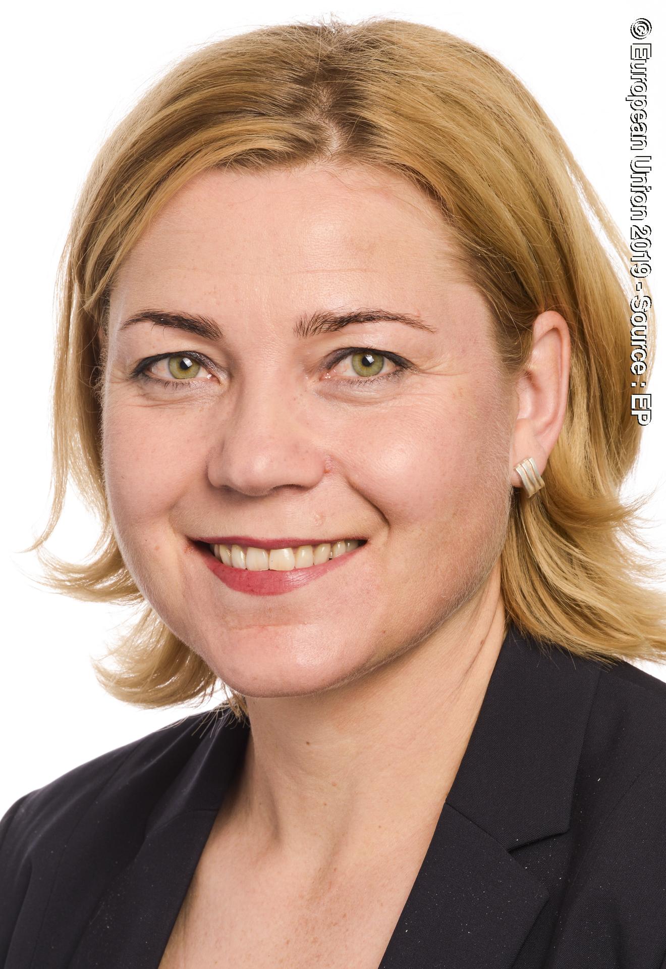 Photo 2 : Henna VIRKKUNEN official portrait - 9th Parliamentary term