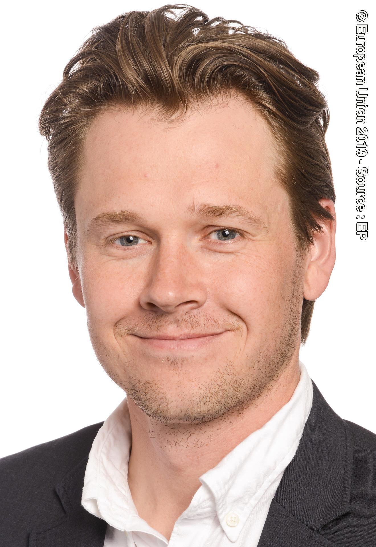 Photo 7: Niels FUGLSANG official portrait - 9th Parliamentary term