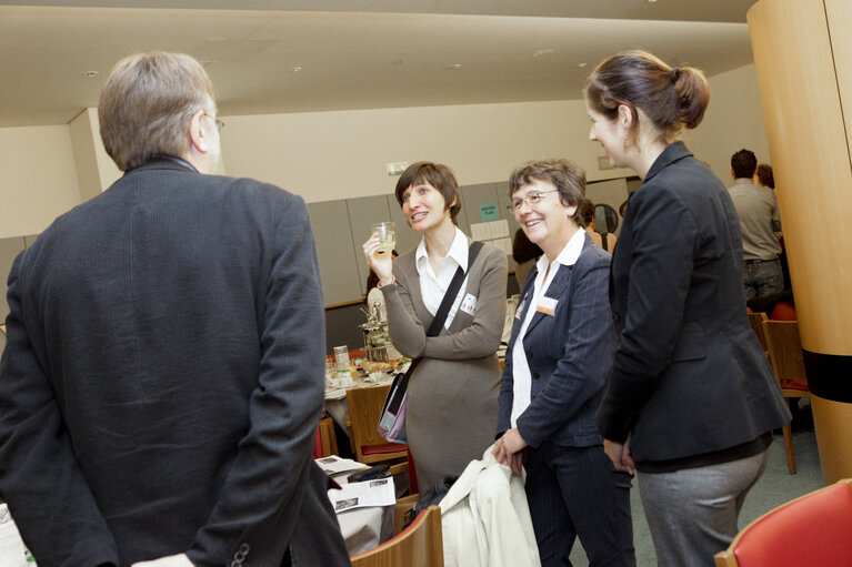 Fotagrafa 15: MEPs & Fair Trade Speech bubble & Speakers and Participants during discussion