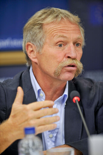 Nuotrauka 3: Press Conference on Green Algae that plague the Coast of Brittany in France.