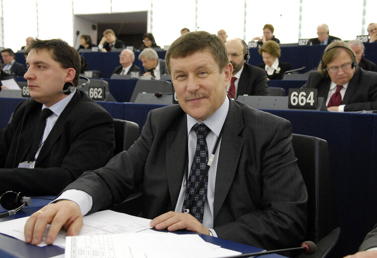 Foto 8: Zbigniew Krzysztof KUZMIUK MEP in plenary session in Strasbourg.