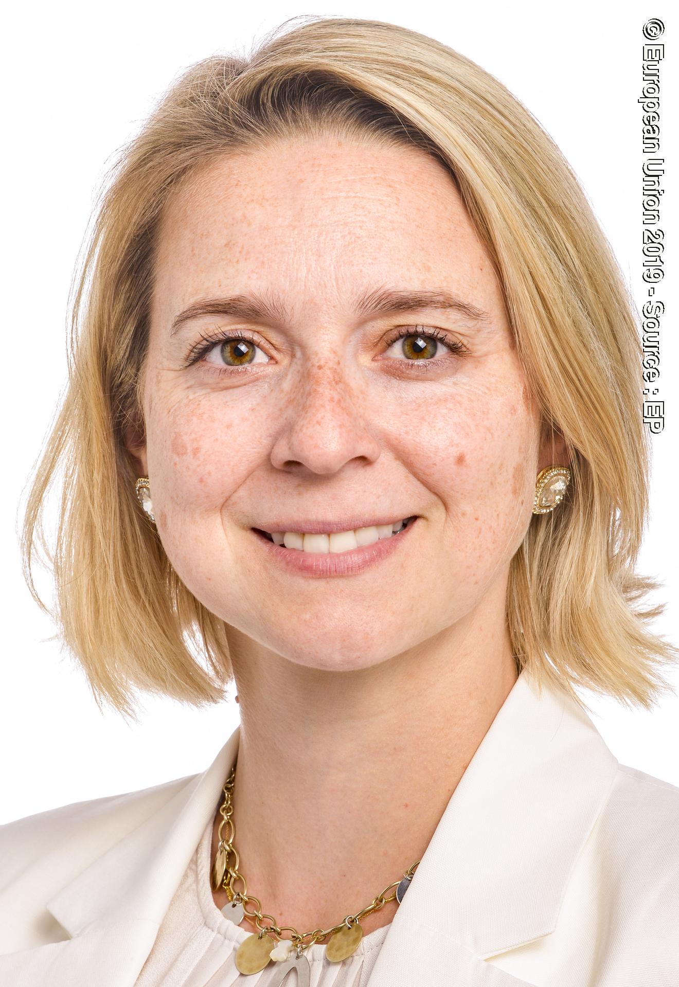Photo 3: Claudia MONTEIRO DE AGUIAR official portrait - 9th Parliamentary term