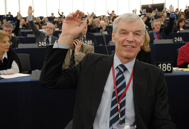 Fotogrāfija 7: Justas Vincas PALECKIS MEP in Plenary Session in Strasbourg.