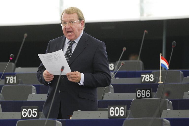 Fotografie 2: MEPs during plenary session in Strasbourg, week 39