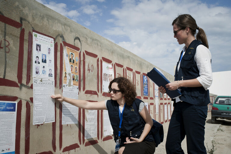 Fotografi 5: Mission to monitor the upcoming elections for a Constituent Assembly in Tunisia