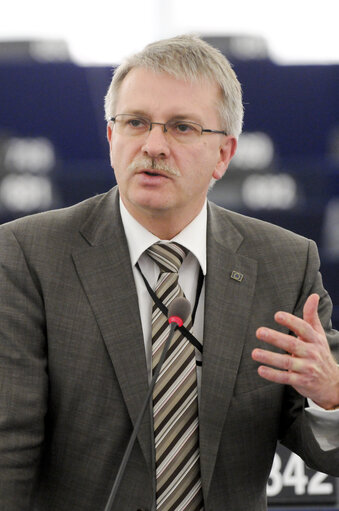 Fotografie 43: MEPs during the Plenary Session in Strasbourg - week 37  - Famine in East Africa