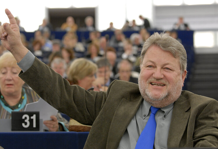 Billede 3: MEP Robert GOEBBELS in Plenary Session