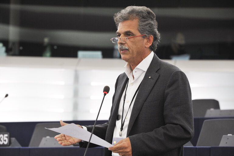 Foto 17: MEPs during plenary session in Strasbourg, week 39