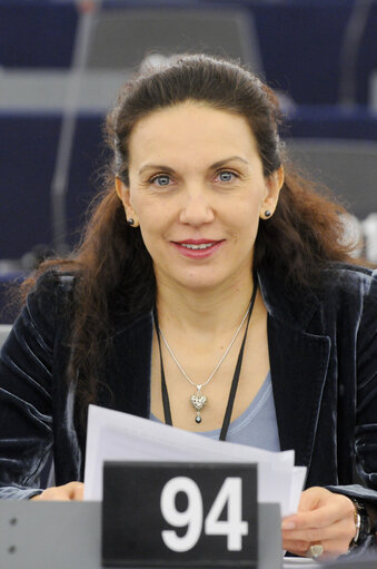 Foto 20: MEPs during the Plenary Session in Strasbourg - week 37  - EU position and commitment in advance of the UN high-level meeting on the prevention and control of non-communicable diseases