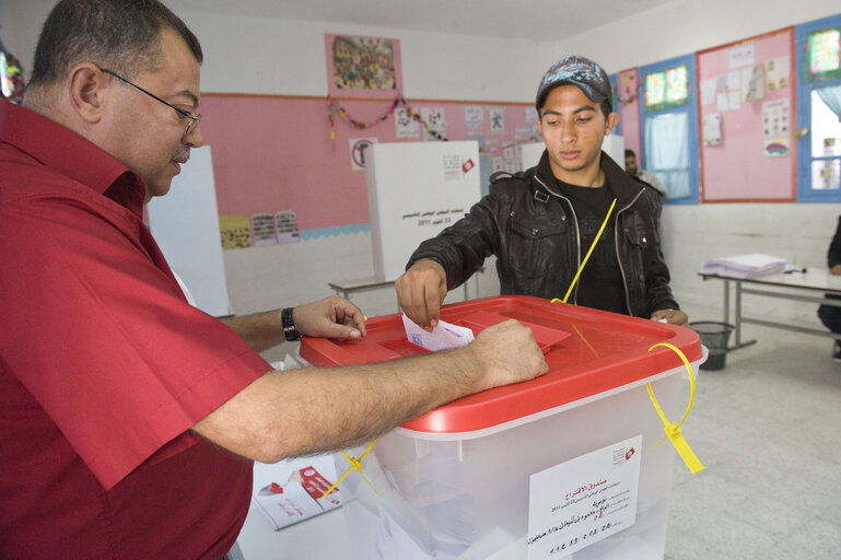 Fotagrafa 38: Day of election of the Tunisian Constituent Assembly in Tunis.