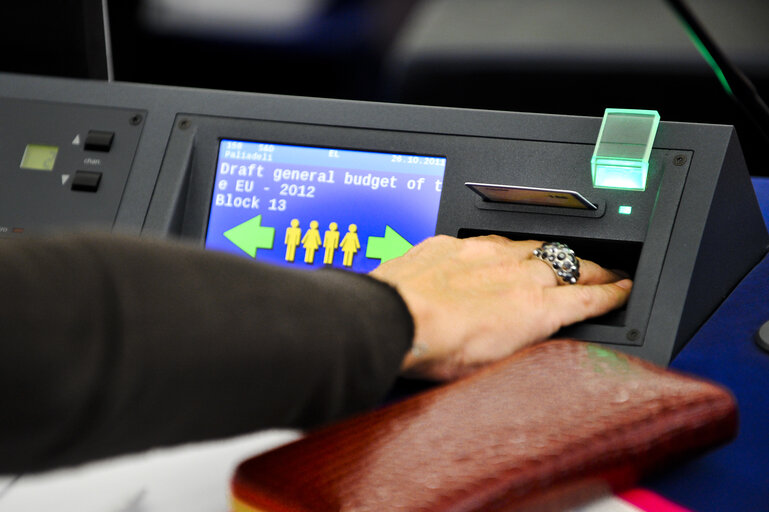 Photo 4 : Illustration - Hemicycle in Strasbourg, during a plenary  session, electronic vote