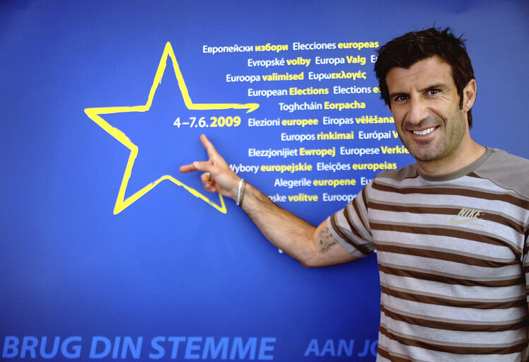 Foto 3: LUIS FIGO FOR EUROPEAN ELECTION
