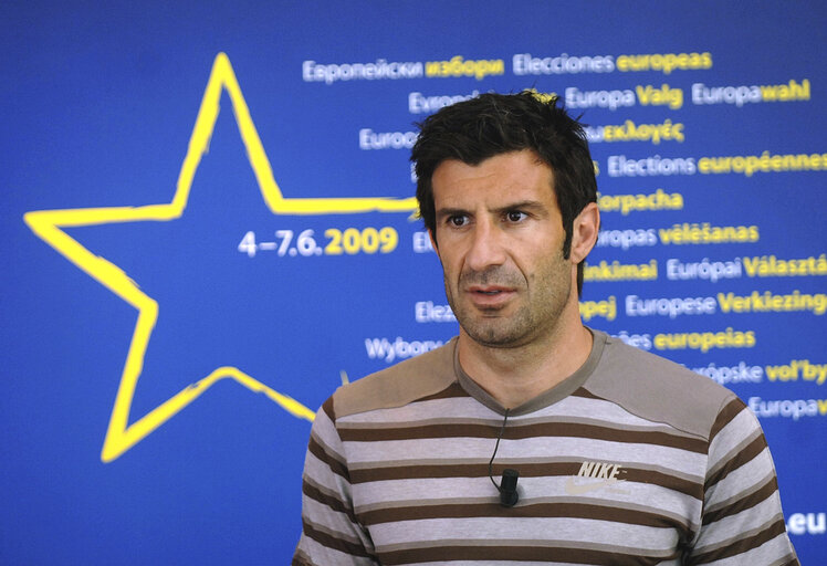 Foto 4: LUIS FIGO FOR EUROPEAN ELECTION