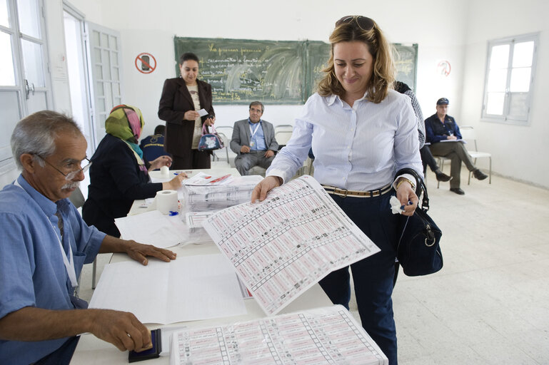 Fotagrafa 46: Day of election of the Tunisian Constituent Assembly in Tunis.