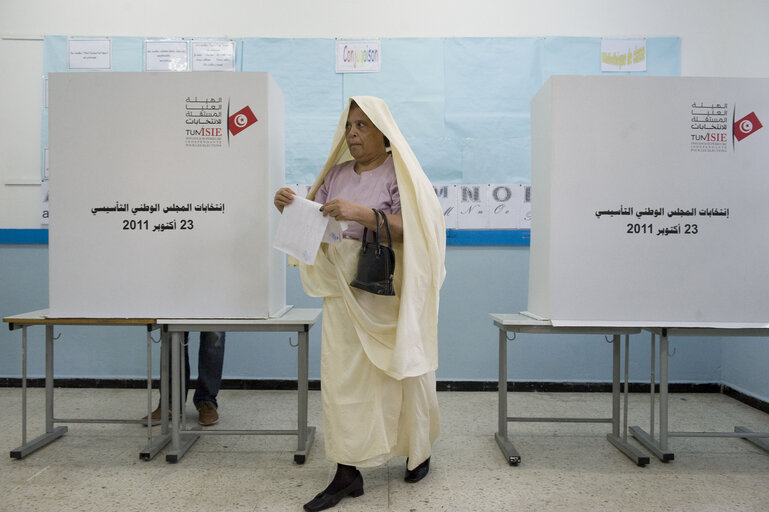 Valokuva 50: Day of election of the Tunisian Constituent Assembly in Tunis.