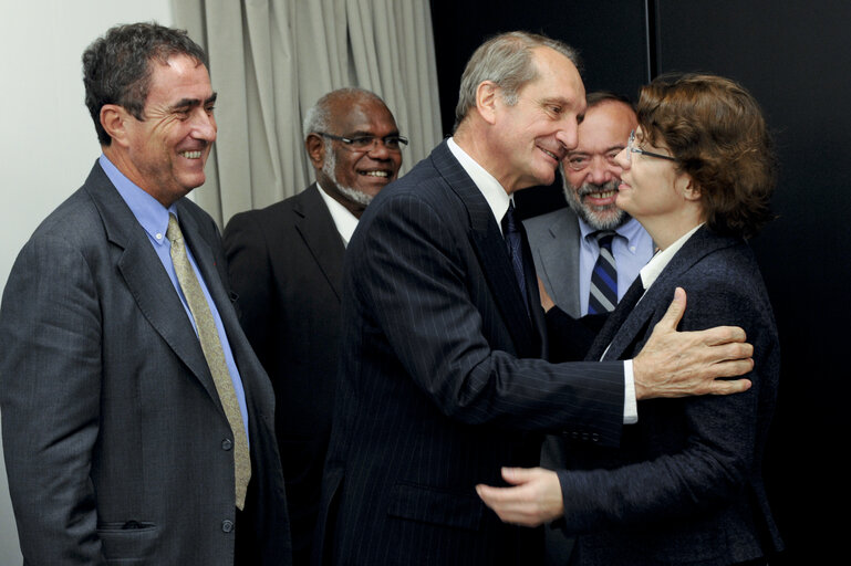 Photo 13: Visit of Gerard LONGUET, Minister of Defense and Veterans Affairs