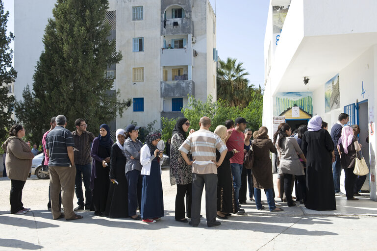 Valokuva 32: Day of election of the Tunisian Constituent Assembly in Tunis.