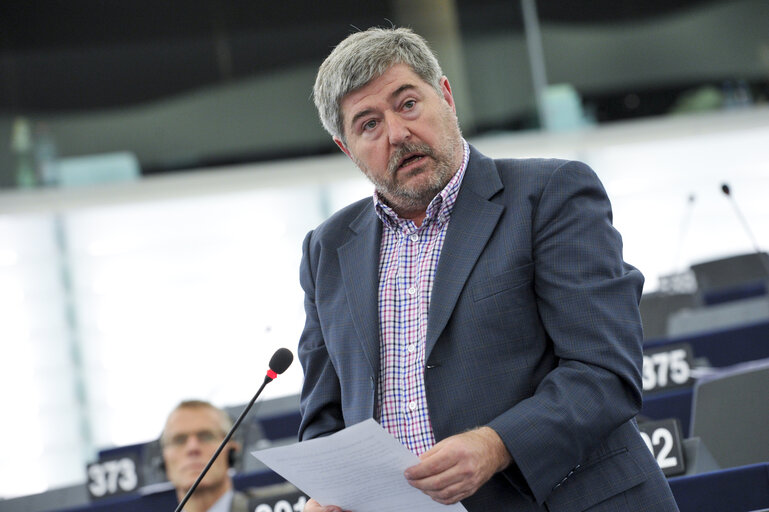 Valokuva 27: Hemicycle during the Plenary Session in Strasbourg - Week 27 - Modification of the Act concerning the election of the Members of the European Parliament