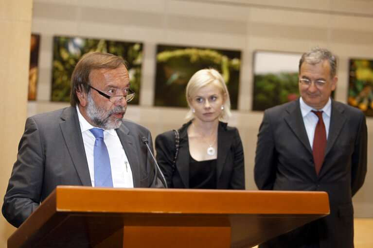 Fotografi 6: Opening speech for the exhibition 'Forest and People' organised by the Good Planet association