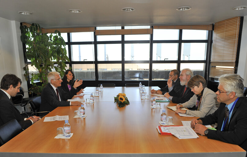 Fotogrāfija 1: EP President meets with Director-General of the International Labour Organization.