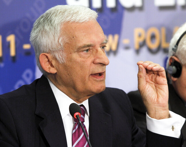 Photo 16: European Parliament President Jerzy Buzek speaks during the meeting of the EPP Group Bureau in Wroclaw