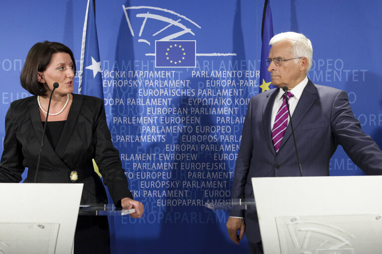 Billede 2: EP President  meets with the President of Kosovo