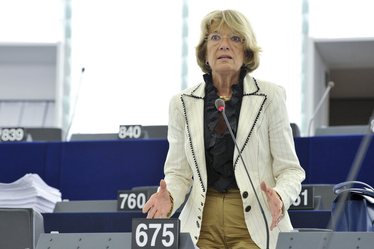 Valokuva 46: Hemicycle during the Plenary Session in Strasbourg - Week 27 - Scheme for food distribution to the most deprived persons in the Union