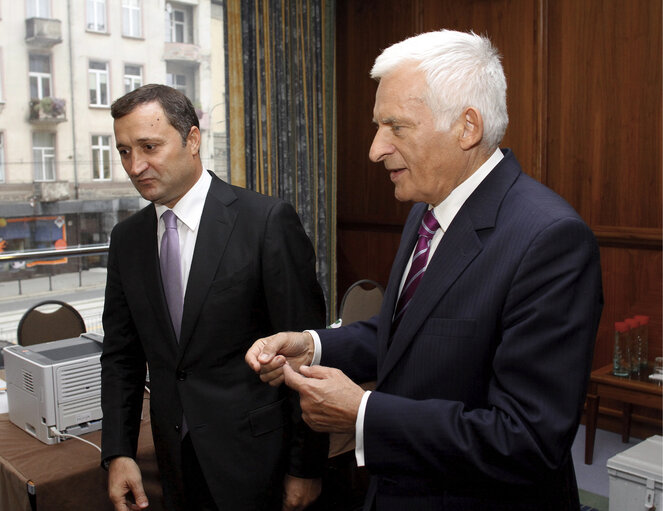 Photo 12: European Parliament President Jerzy Buzek /L/ meeting with Vladimir Filat, Prime Minister of the Republik of Moldova during the meeting of the EPP Group Bureau in Wroclaw