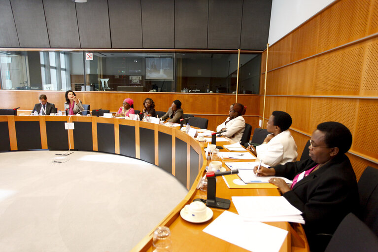 Fotó 4: Study visit of female MPs from Burundi to the European Parliament