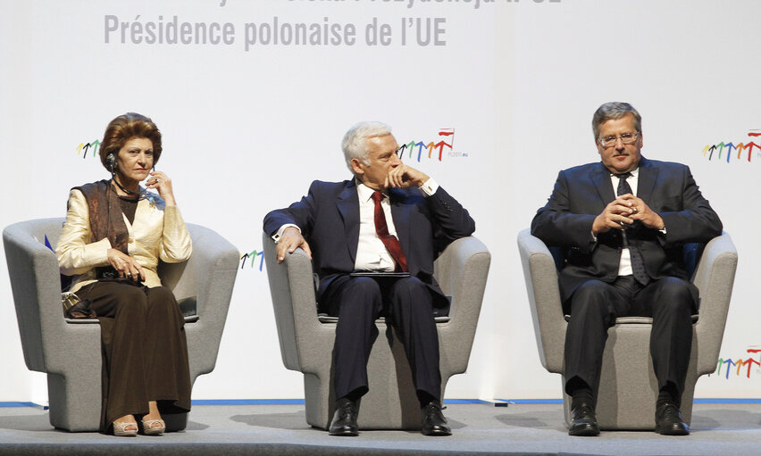 Photo 2: European Commission, Commissioner for Education, Culture, Multilingualism, Sport, Media and Youth Androula Vassiliou /L/ , European Parliament President Jerzy Buzek /C/ and President of the Republic of Poland Bronislaw Komorowski take part in the opening of the European Congress of Culture in Wroclaw