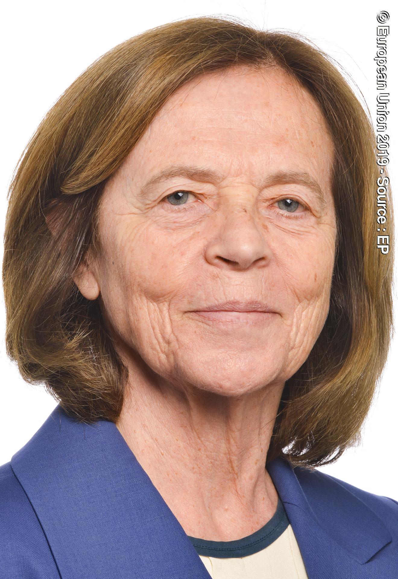 Photo 11: Margarida MARQUES official portrait - 9th Parliamentary term