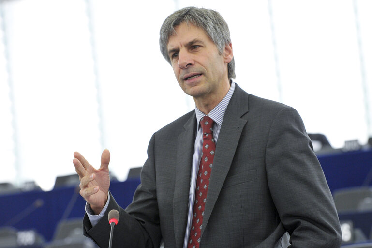 Valokuva 31: Hemicycle during the Plenary Session in Strasbourg - Week 27 - Modification of the Act concerning the election of the Members of the European Parliament