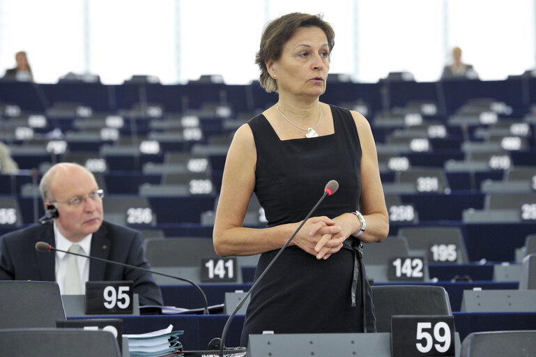 Valokuva 15: Hemicycle during the Plenary Session in Strasbourg - Week 27 - Modification of the Act concerning the election of the Members of the European Parliament