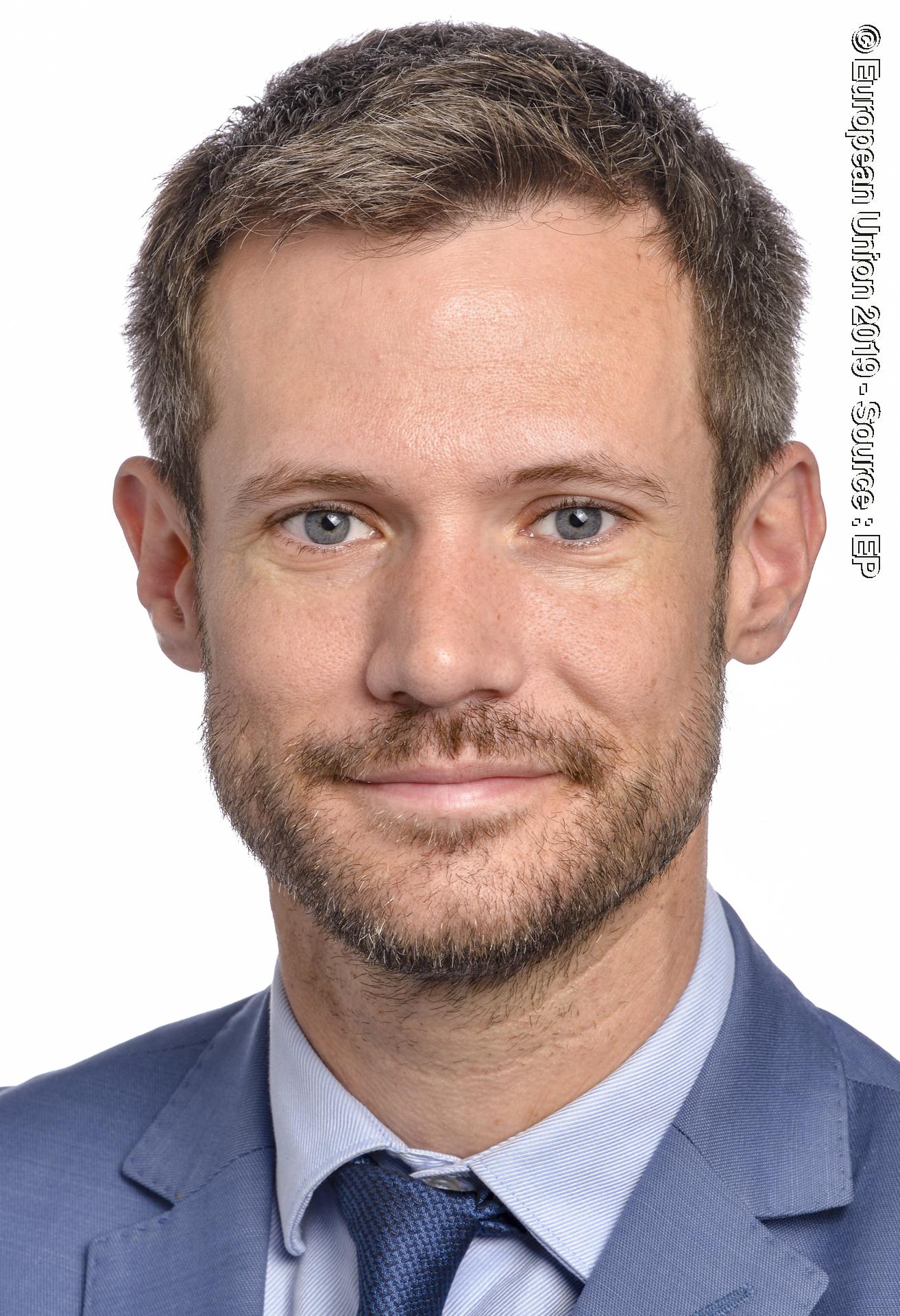 Photo 33: Pierre KARLESKIND official portrait - 9th Parliamentary term